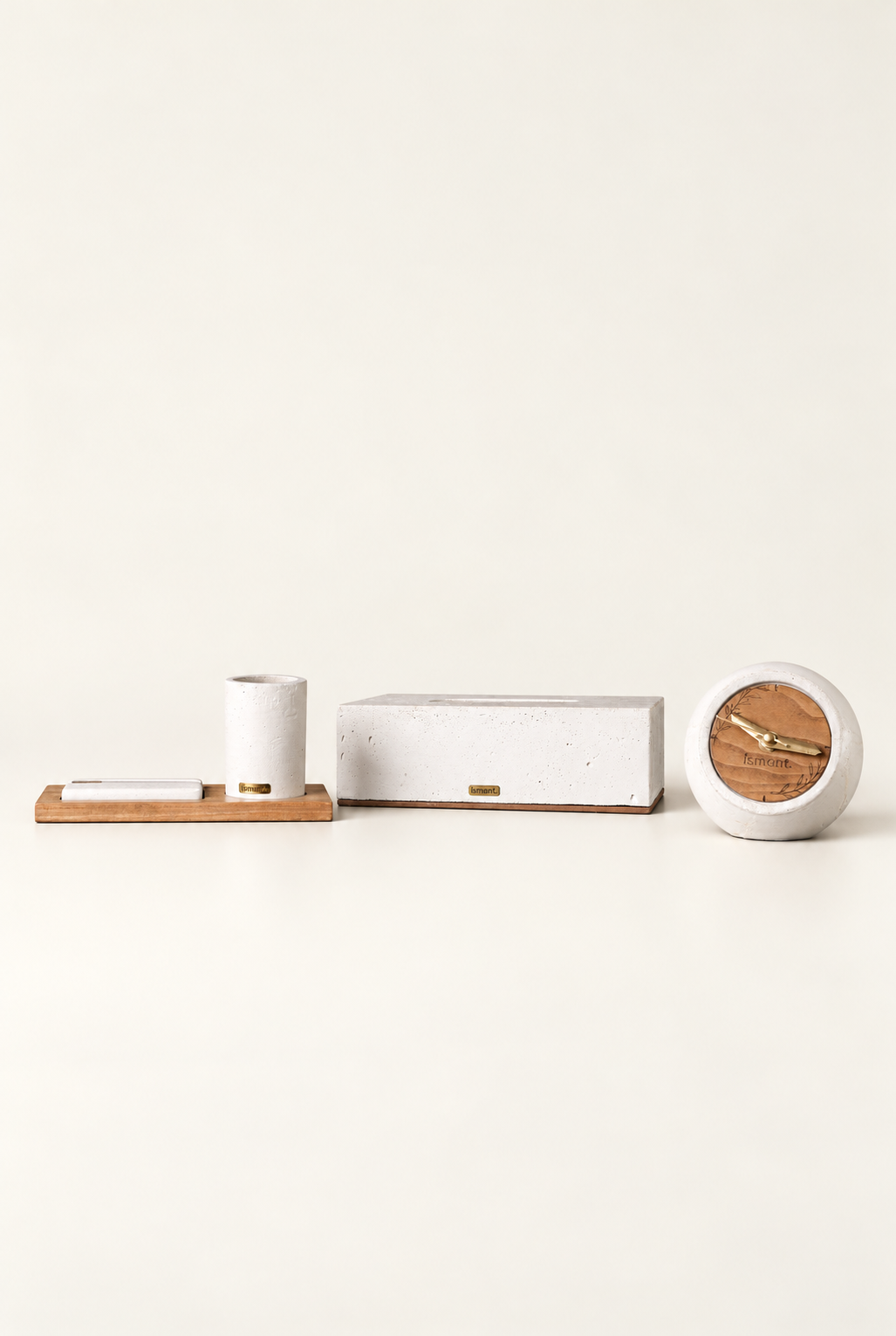 Coffret Horizon Ismant : horloge en bois gravé, boîte à mouchoirs, pot à crayons et plateau en bois