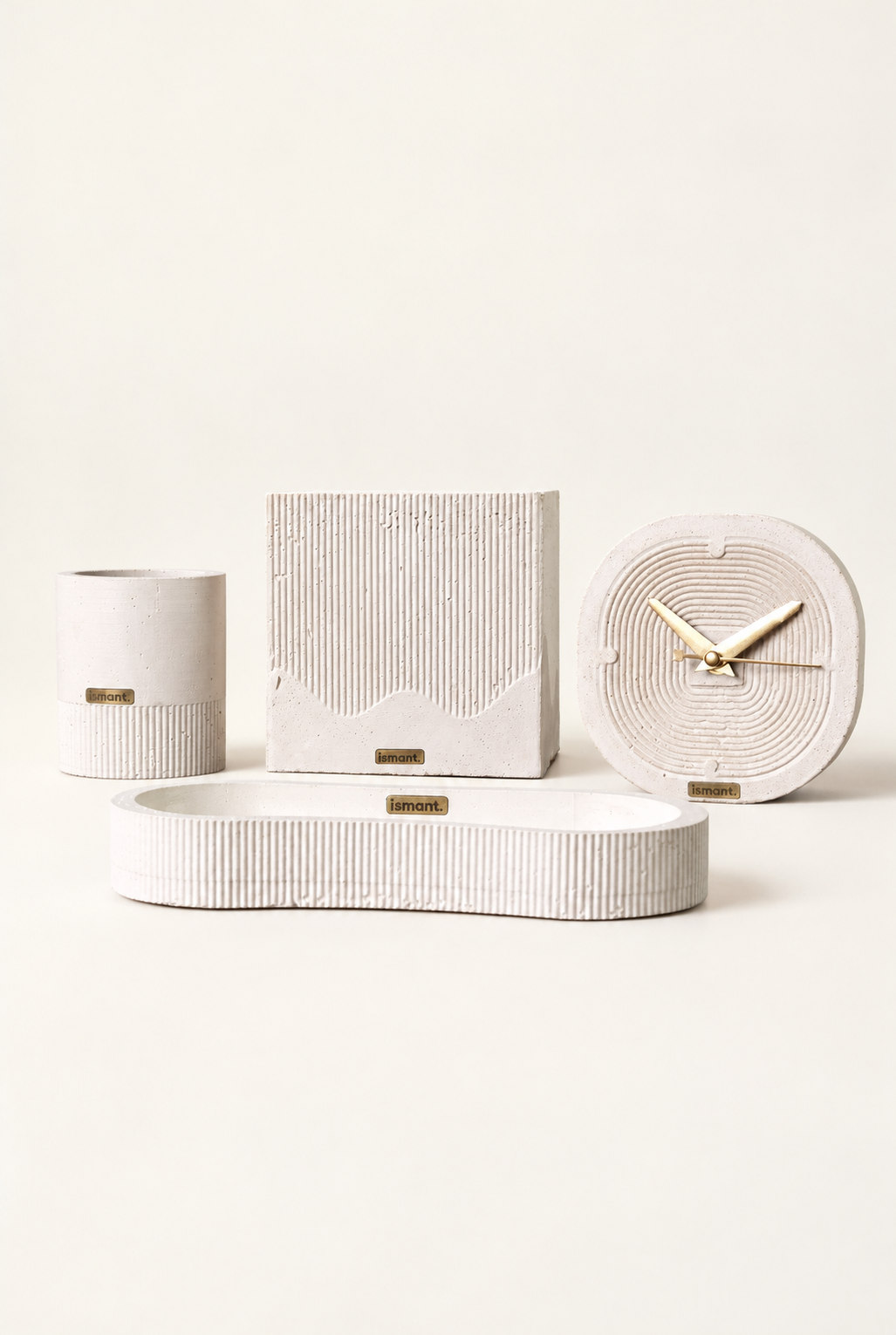 Coffret Éclipse Ismant : horloge, pot à crayons, vide-poche et boîte à mouchoirs en béton strié