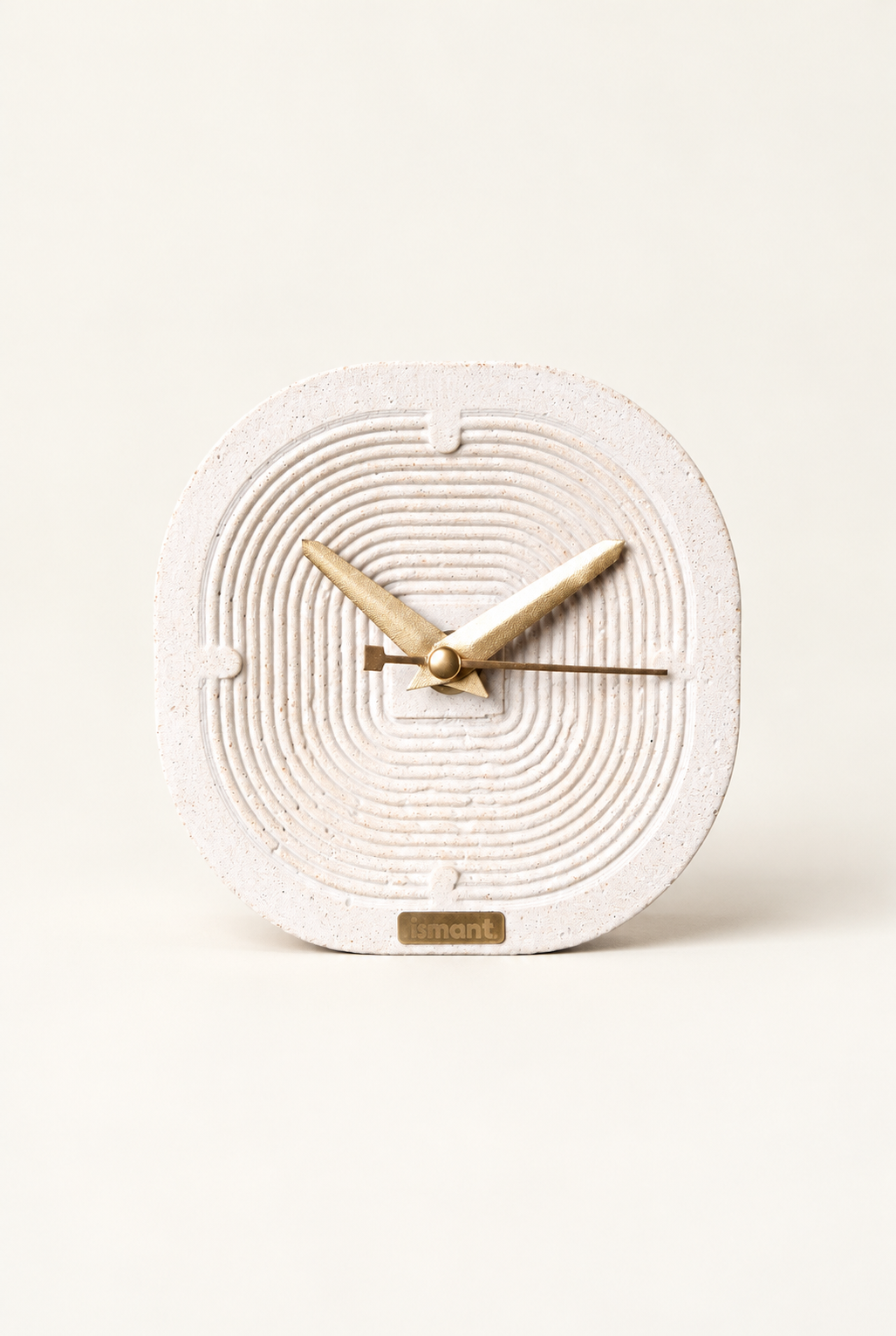 Coffret Éclipse Ismant : horloge, pot à crayons, vide-poche et boîte à mouchoirs en béton strié