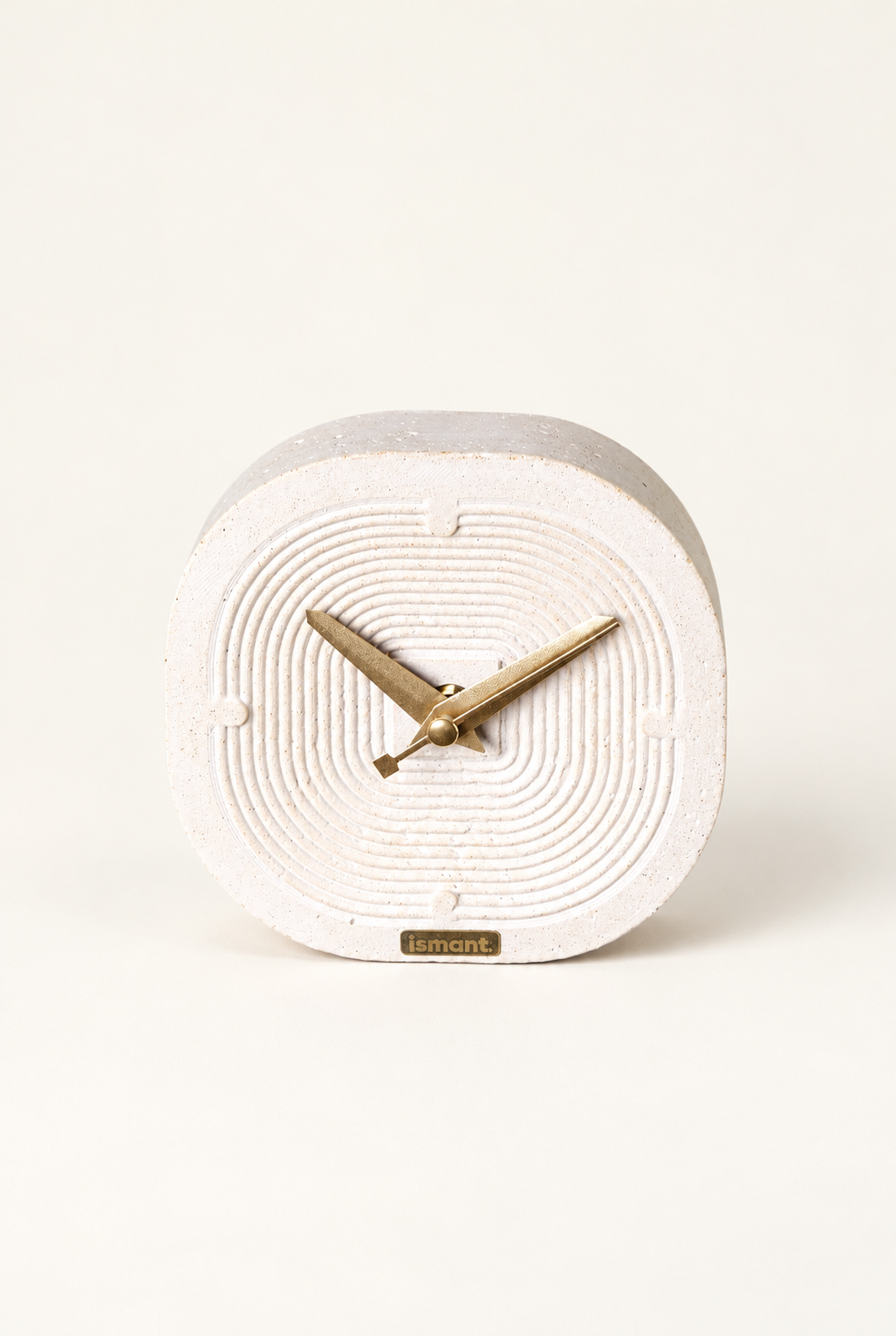 Coffret Éclipse Ismant : horloge, pot à crayons, vide-poche et boîte à mouchoirs en béton strié
