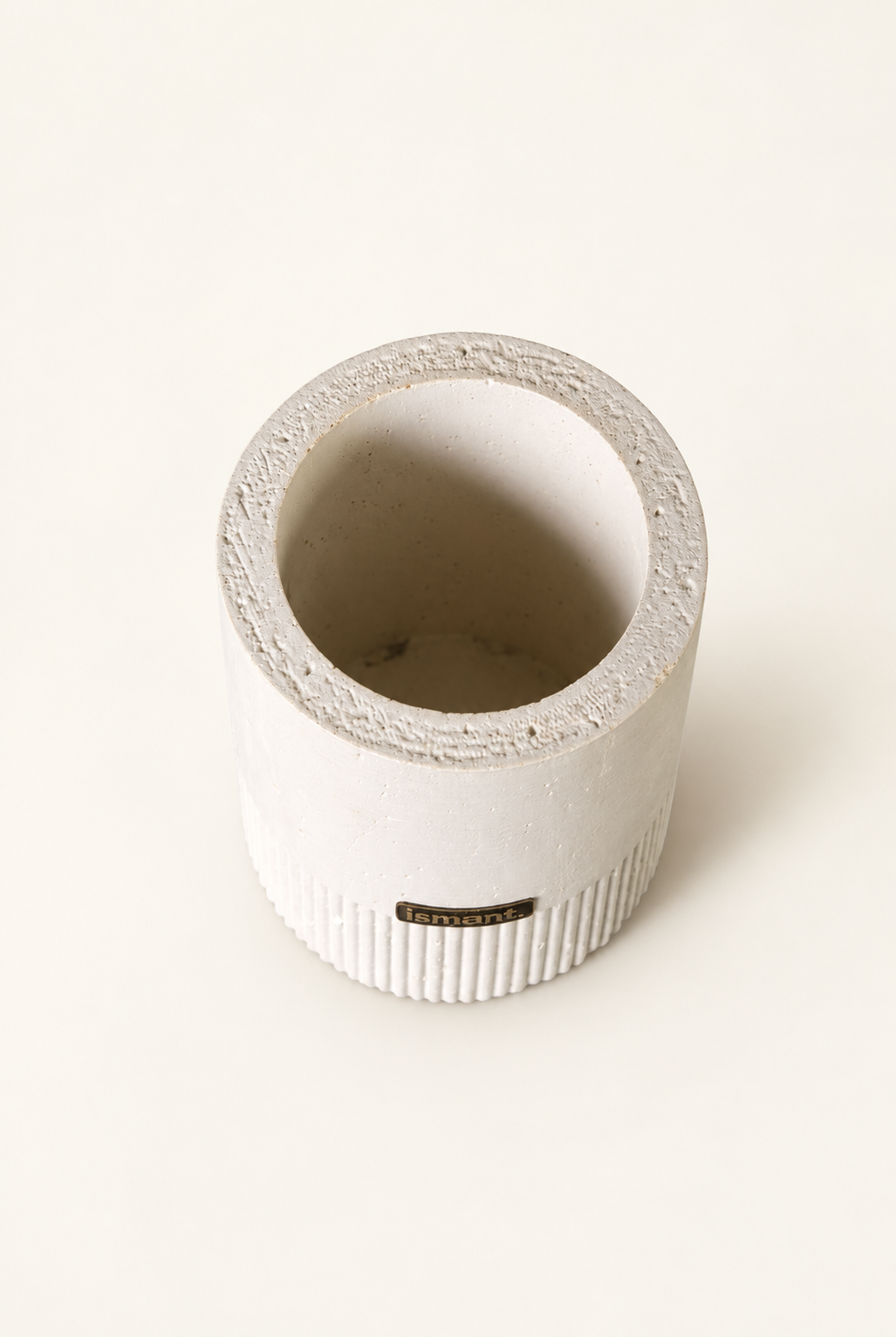 Coffret Éclipse Ismant : horloge, pot à crayons, vide-poche et boîte à mouchoirs en béton strié