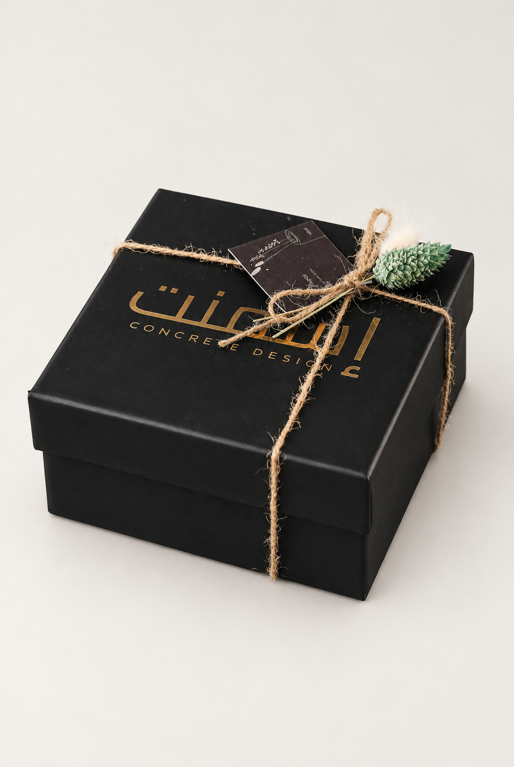 Pack Pilier boîte chocolat et bougie — coffret cadeau fermé — fond blanc cassé