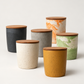 Pot en Béton avec Couvercle en Bois — ensemble des six pots avec couvercles — fond blanc cassé