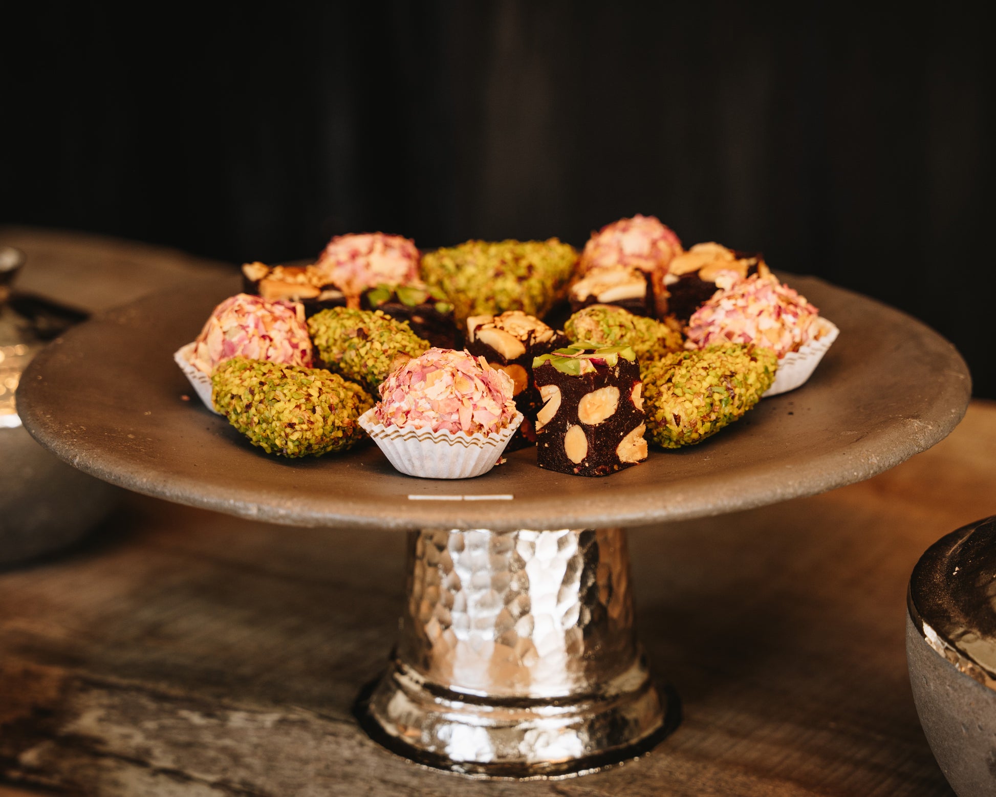 Présentoir en Béton GFRC et Cuivre Ismant 3